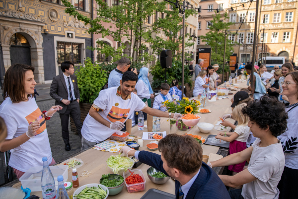 Warsztaty kulinarne podczas obchodów Światowego Dnia Uchodźcy 2024.