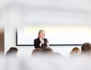 Dyrektorka Koordynatorka ds. przedsiębiorczości i dialogu społecznego - Karolina Zdrodowska, podczas wystąpienia