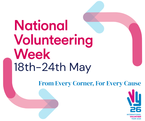 Różowy napis "National Volunteering Week" na białym tle