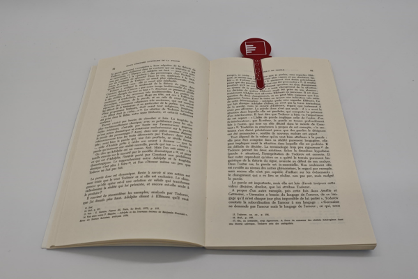 Otwarta książka z zakładką